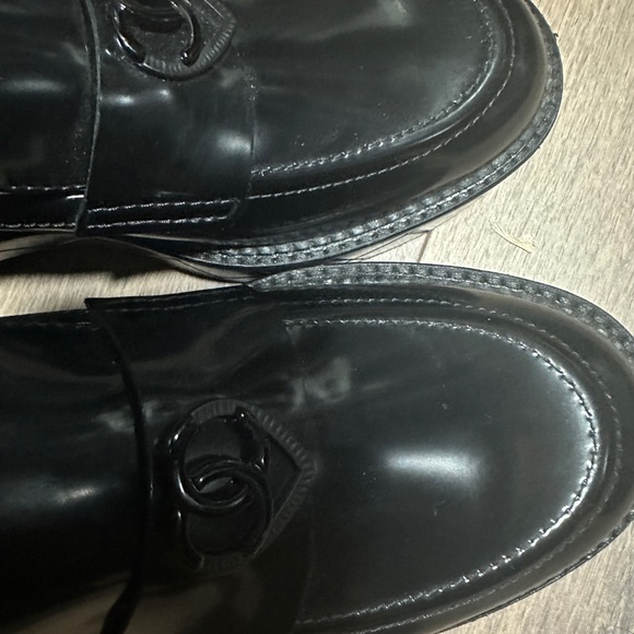 CHANEL calfskin quilted patent loafers 37.5 - Picture 7 of 7